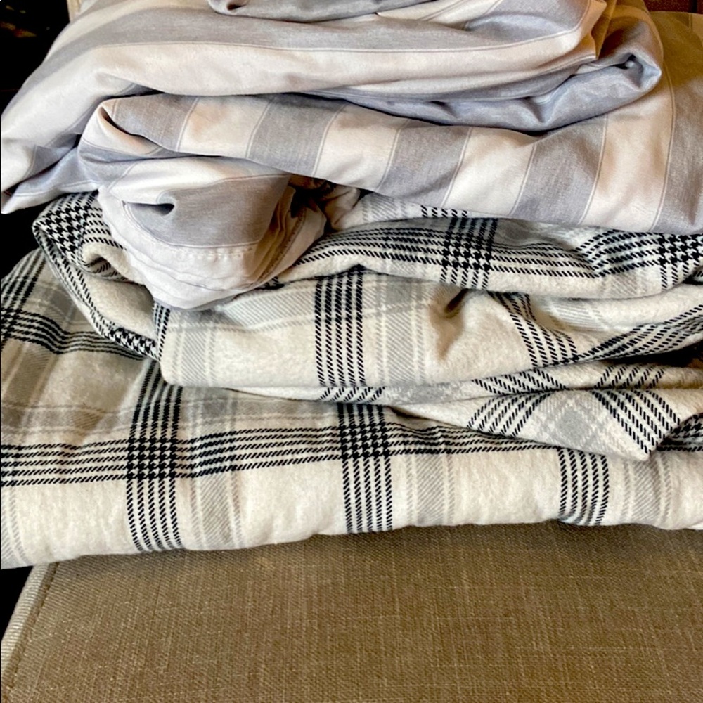 2 sets, deep pocket twin sheets. Used, good condition.  One is 600TC 2nd flannel
